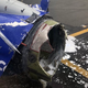 El motor del avión destruido.